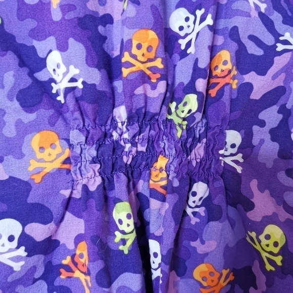 Scrubs purple bones Shakin top - Picture 5 of 8